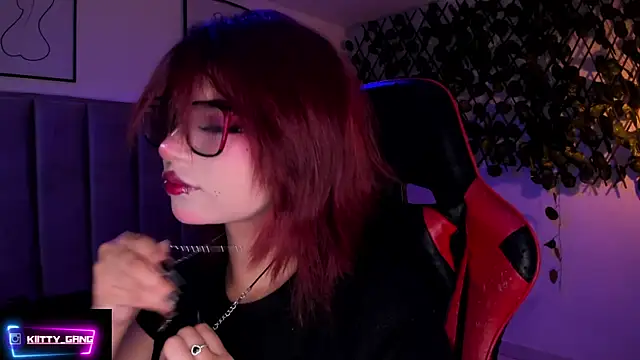 Snapshot of Kitty_Gang chatting on 11.08.25 Kitty Gang online show from 11.08.25