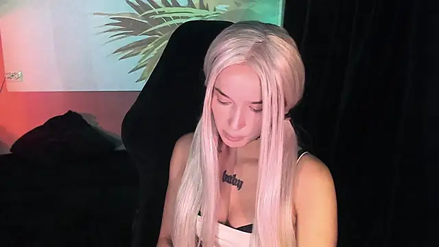 Snapshot of MilaAsh chatting on 06.22.26 MilaAsh online show from 06.22.26