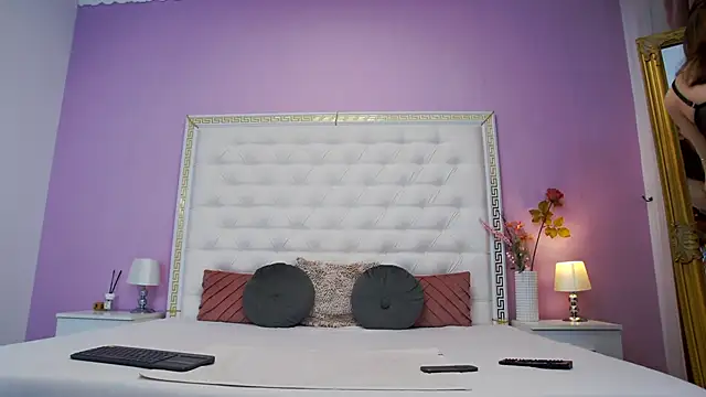 Lenna Paul online show from 11.11.25