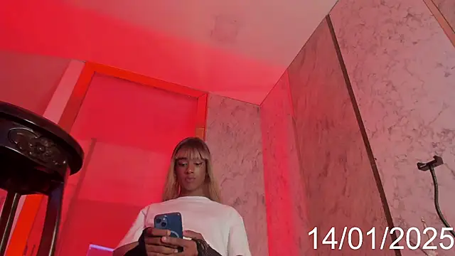 Snapshot of Doll_Isaa chatting on 01.14.25 Doll Isaa online show from 01.14.25