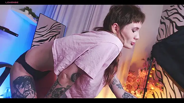 Fog Foggy Love online show from 10.24.25