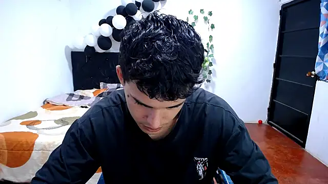 Snapshot of freddy_romas chatting on 11.17.25 freddy romas online show from 11.17.25