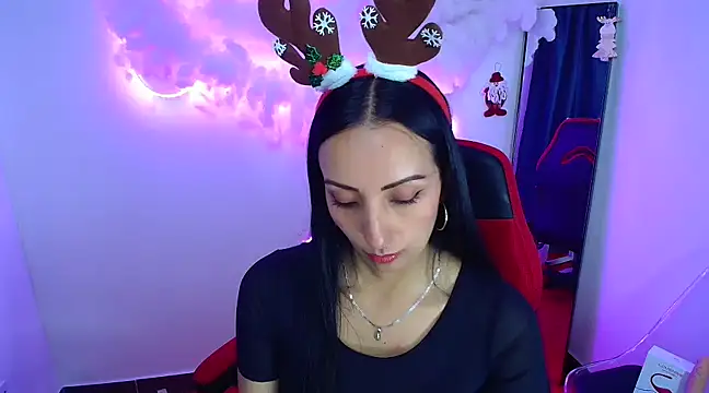 Snapshot of yaralyminjo2 chatting on 12.21.24 yaralyminjo2 online show from 12.21.24