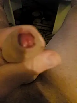 Snapshot of anderssonskuk chatting on 10.13.25 anderssonskuk online show from 10.13.25