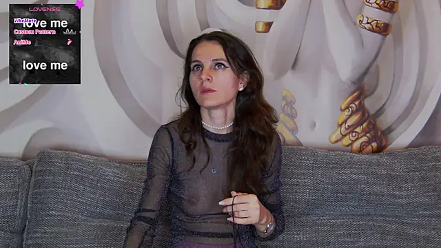 hailey peach online show from 02.19.25