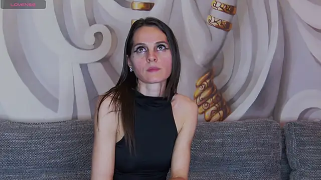 hailey peach online show from 04.14.26