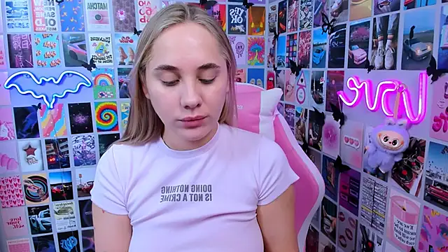 MiaMilas online show from 12.17.25