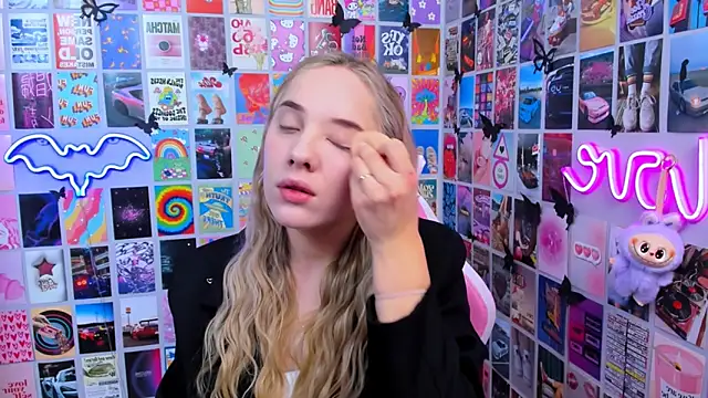 MiaMilas online show from 12.18.25