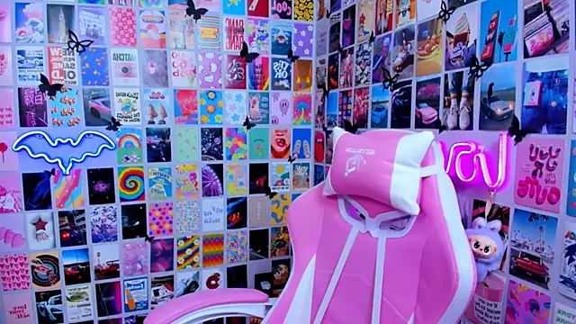 MiaMilas online show from 02.17.26