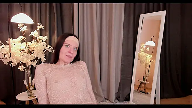 Snapshot of helentasty chatting on 02.05.25 helentasty online show from 02.05.25