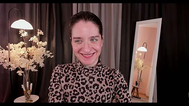 Snapshot of helentasty chatting on 02.08.25 helentasty online show from 02.08.25