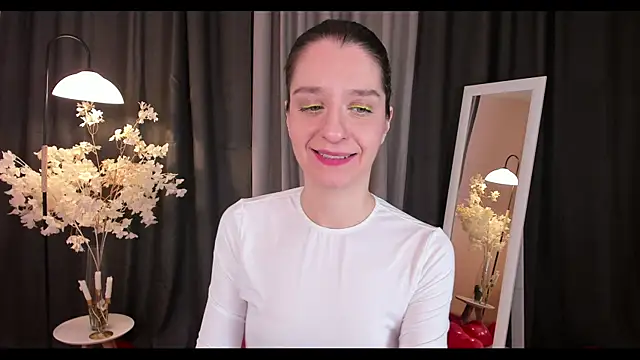 Snapshot of helentasty chatting on 02.15.25 helentasty online show from 02.15.25