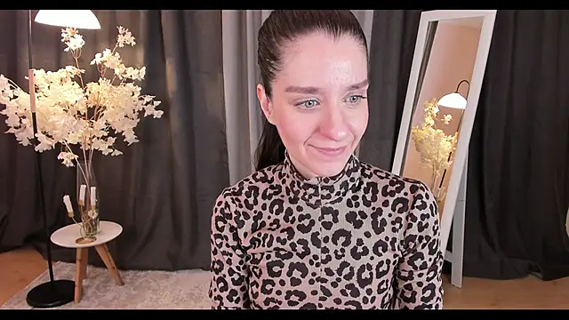 Snapshot of helentasty chatting on 02.19.25 helentasty online show from 02.19.25