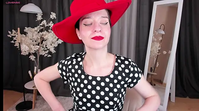 Snapshot of helentasty chatting on 03.17.25 helentasty online show from 03.17.25