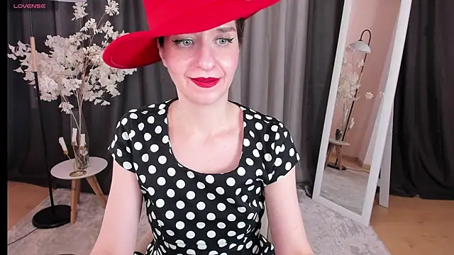 Snapshot of helentasty chatting on 03.17.25 helentasty online show from 03.17.25