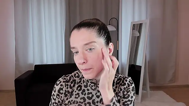 Snapshot of helentasty chatting on 09.14.25 helentasty online show from 09.14.25