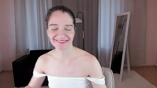 Snapshot of helentasty chatting on 09.22.25 helentasty online show from 09.22.25