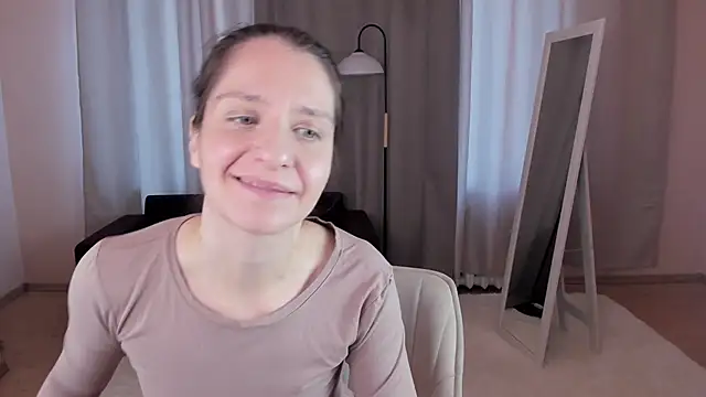 Snapshot of helentasty chatting on 09.26.25 helentasty online show from 09.26.25