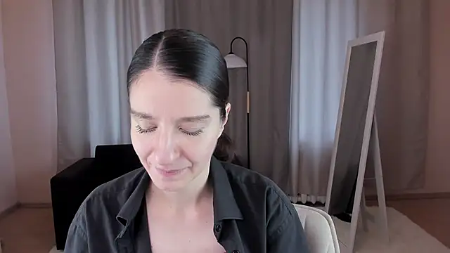 Snapshot of helentasty chatting on 09.28.25 helentasty online show from 09.28.25