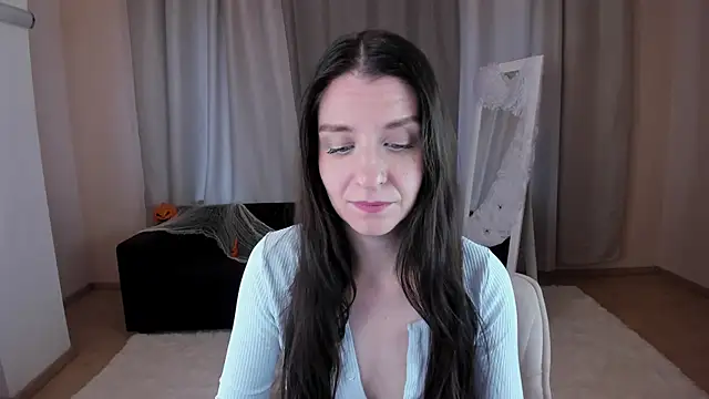 Snapshot of helentasty chatting on 10.27.25 helentasty online show from 10.27.25