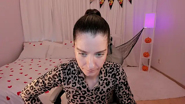 Snapshot of helentasty chatting on 10.30.25 helentasty online show from 10.30.25