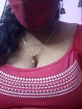 Snapshot of mallu-sumi chatting on 10.28.25 mallu-sumi online show from 10.28.25