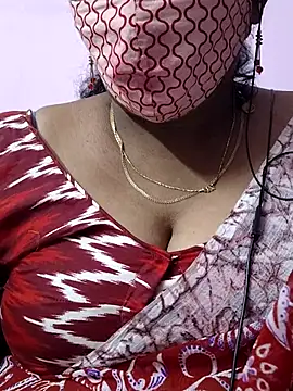 Snapshot of mallu-sumi chatting on 11.04.25 mallu-sumi online show from 11.04.25