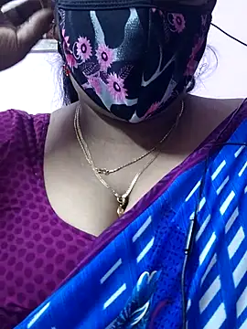 Snapshot of mallu-sumi chatting on 11.05.25 mallu-sumi online show from 11.05.25