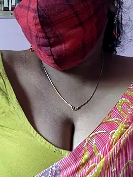 Snapshot of mallu-sumi chatting on 11.08.25 mallu-sumi online show from 11.08.25