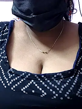 Snapshot of mallu-sumi chatting on 11.09.25 mallu-sumi online show from 11.09.25