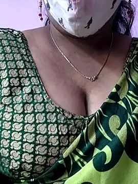 Snapshot of mallu-sumi chatting on 11.17.25 mallu-sumi online show from 11.17.25