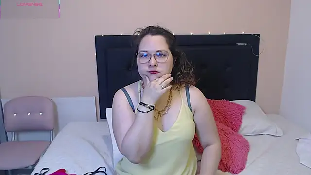 May Carlier online show from 03.19.25