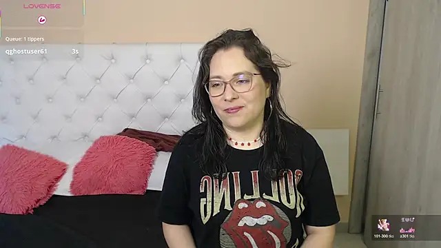 May Carlier online show from 01.08.26