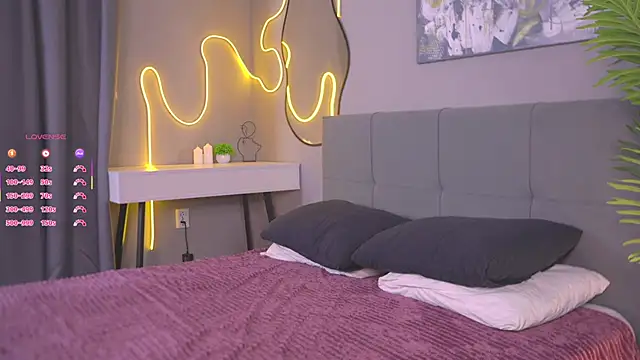 Snapshot of AudreyBrooks_ chatting on 10.28.25 AudreyBrooks online show from 10.28.25