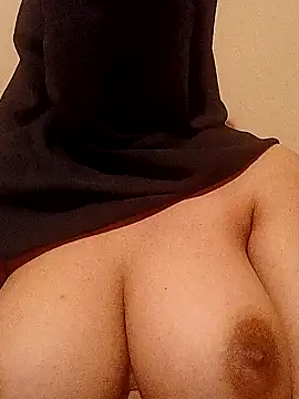 Snapshot of miryem1 chatting on 12.06.24 miryem1 online show from 12.06.24