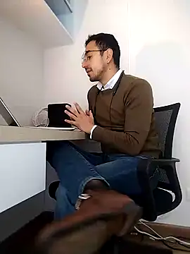 Snapshot of pablo-rincon95 chatting on 02.15.25 pablo-rincon95 online show from 02.15.25