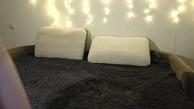 Snapshot of Tutti_Frutt1s chatting on 01.25.25 Tutti Frutt1s online show from 01.25.25