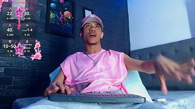 Snapshot of Romancartier_1 chatting on 10.18.25 Romancartier 1 online show from 10.18.25