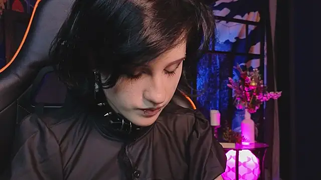 dark vamp  online show from 01.22.25
