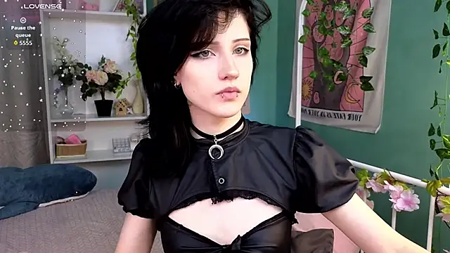 Snapshot of dark_vamp_ chatting on 10.16.25 dark vamp online show from 10.16.25