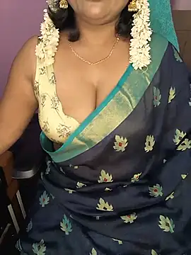 Snapshot of honey-sexy chatting on 06.23.26 honey-sexy online show from 06.23.26