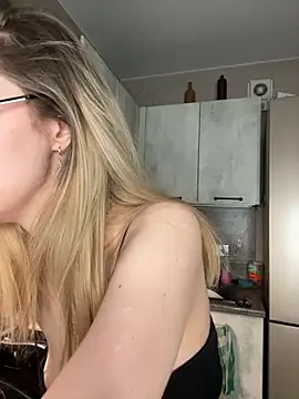 Kitty Katrine online show from 04.17.26