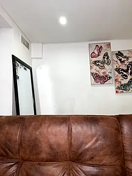 Snapshot of dolcebella chatting on 10.20.25 dolcebella online show from 10.20.25