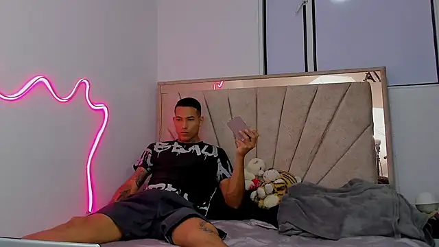 Hana and Zeta online show from 03.03.26