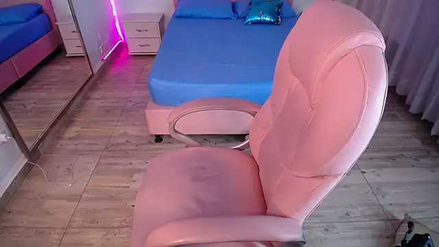 pettit courtny online show from 01.03.25