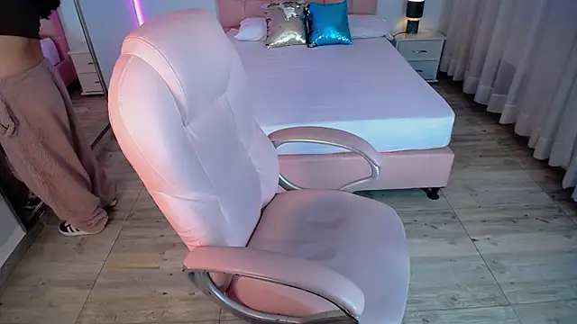 pettit courtny online show from 01.05.25