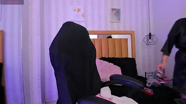 pettit courtny online show from 10.10.25