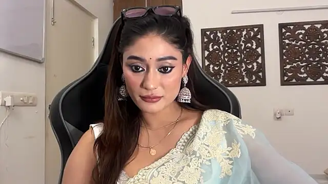 Snapshot of GoddessAnna chatting on 11.19.25 GoddessAnna online show from 11.19.25