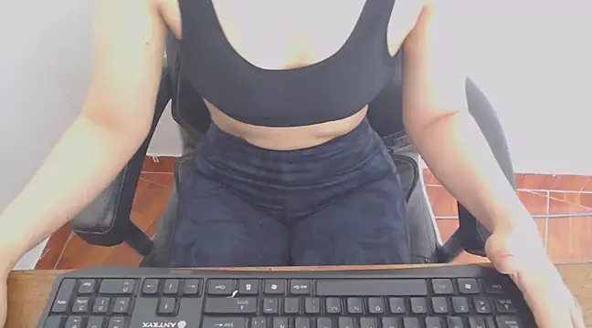 Snapshot of rubired77 chatting on 02.14.25 rubired77 online show from 02.14.25