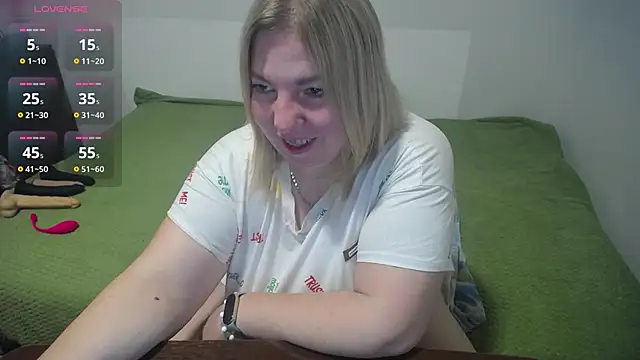 Snapshot of MARGARET_gem chatting on 10.31.25 MARGARET gem online show from 10.31.25